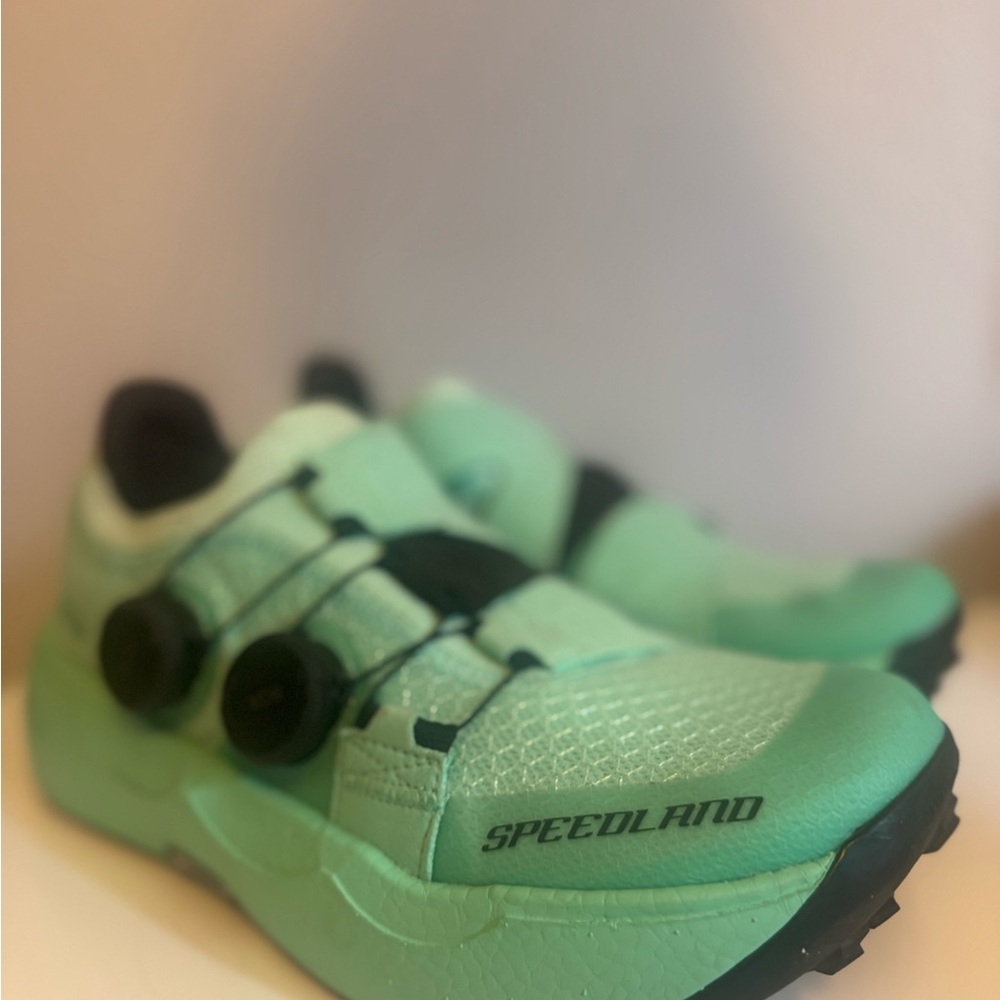 Women’s Trail Running Shoes
BOA Technology